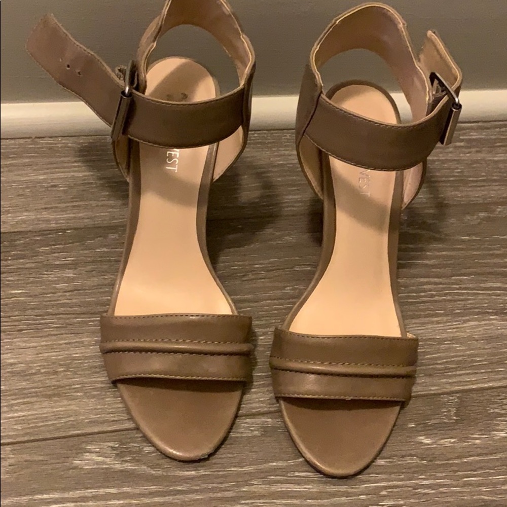 Nine West sander wedge